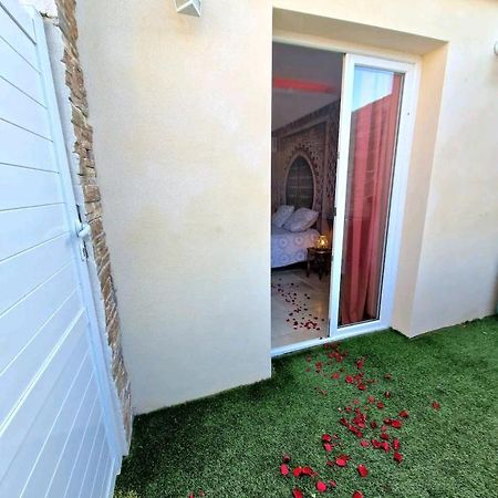Suite Jaccuzzi En Camargue Port-Saint-Louis-du-Rhône Exterior foto